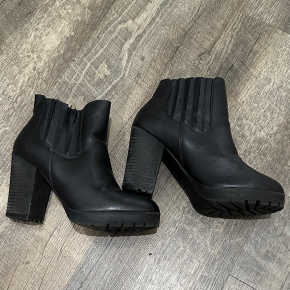 Madden Girl Black Ankle Booties with Block Heel - Picture 2 of 5